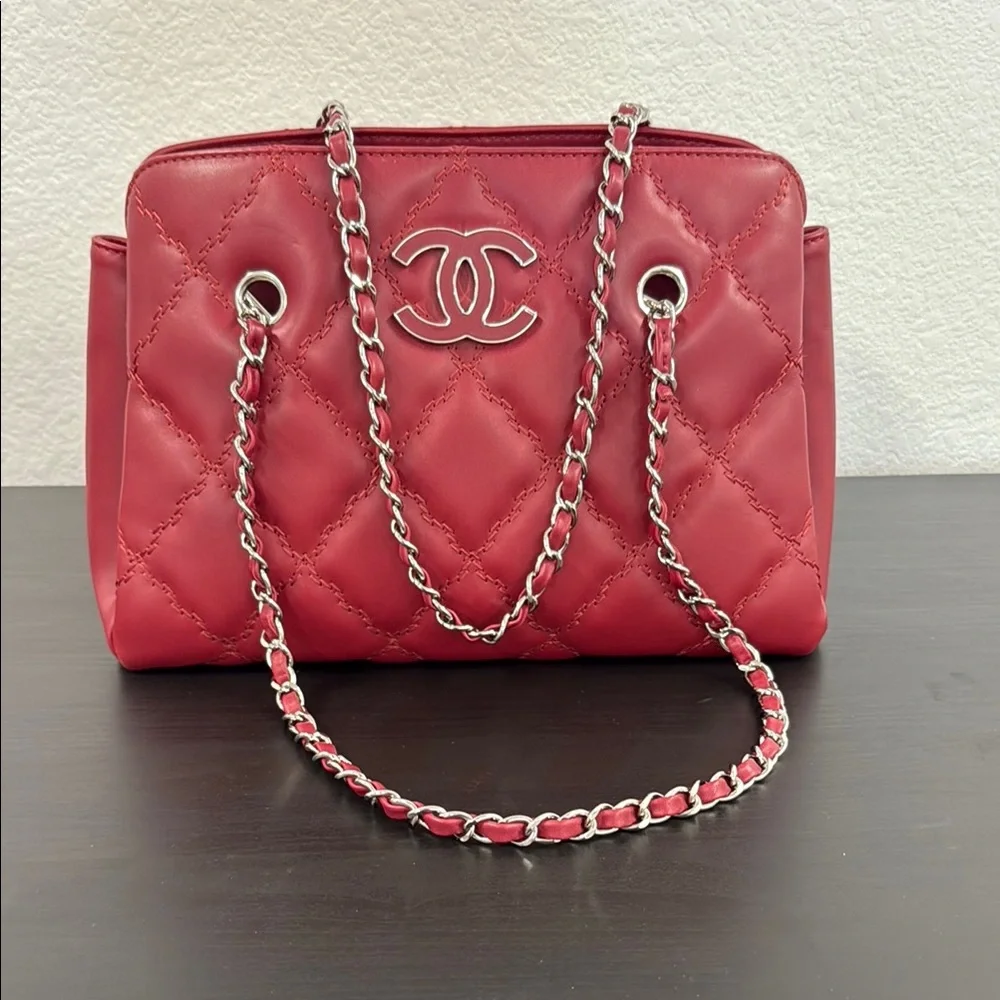 Chanel Red Quilted Leather Shoulder Bag with Chain Strap - Picture 1 of 10